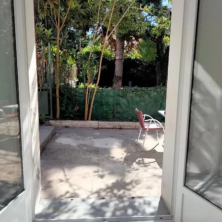 Apartment Calme A 2 Minutes A Pieds Du Centre