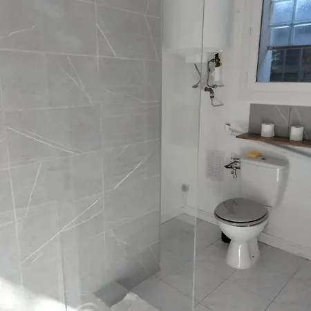 Apartment Calme A 2 Minutes A Pieds Du Centre